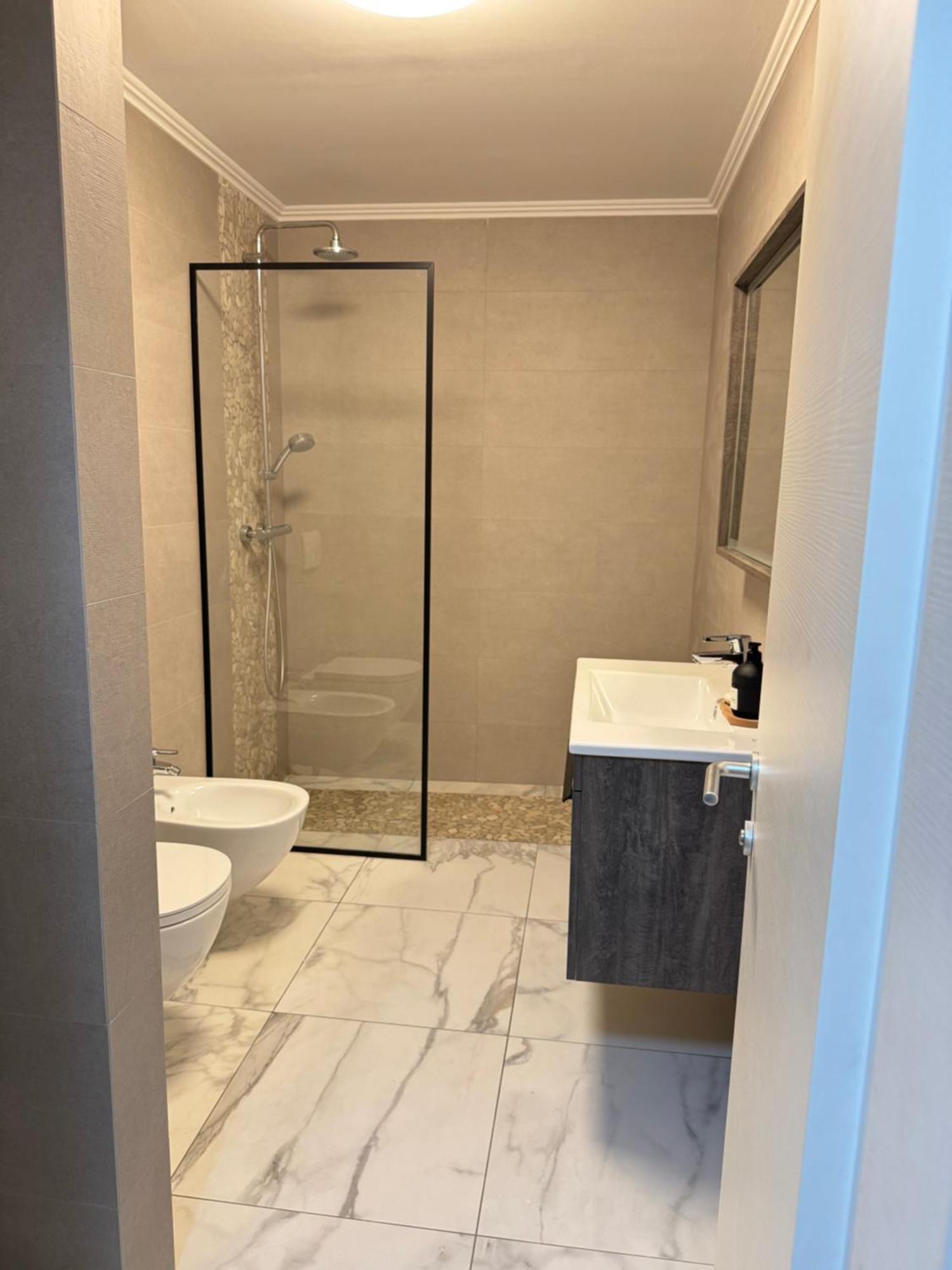 Free Parking Skanderbeg Square - Spacious Central Apartment Tirana Extérieur photo